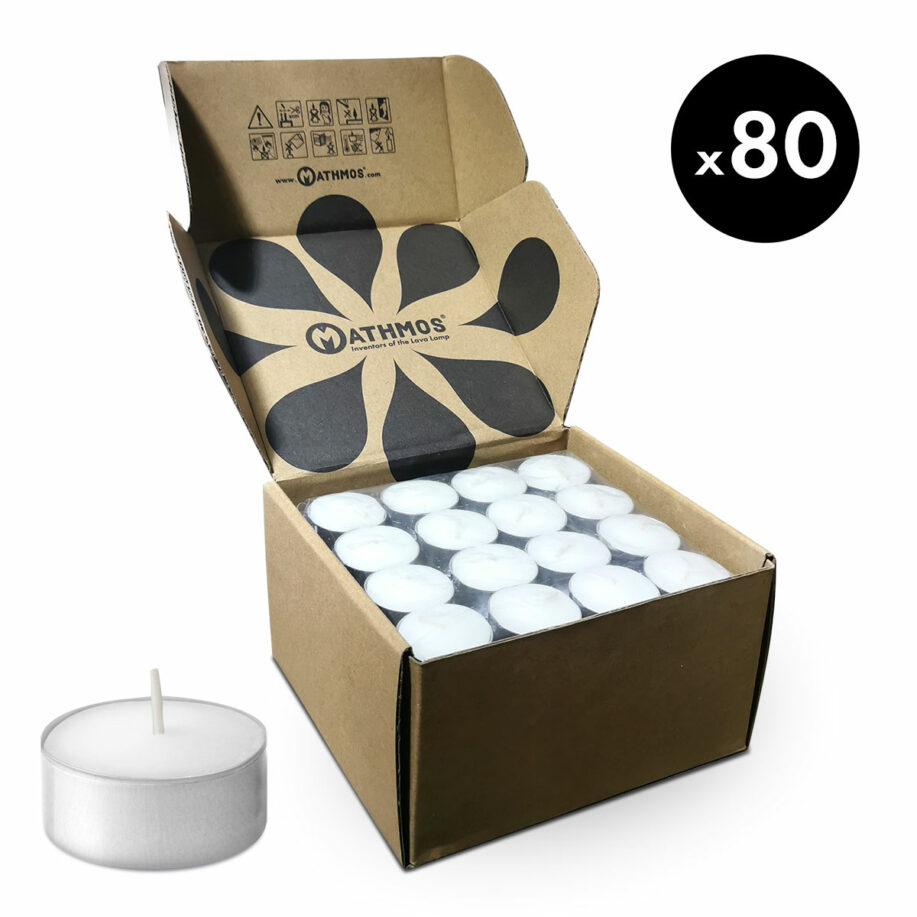 Kartoninė Mathmos dėžutė su 80 vienetų arbatinių žvakučių, skirtų žvakinėms lavos lempoms, baltame fone